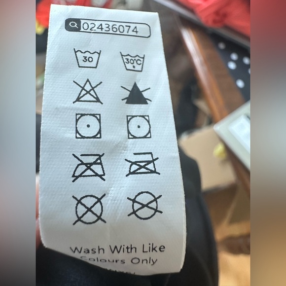 Halara XS Tank Black Crisscross Back Crop Top Built-In Bra Stretchy Activewear - Picture 4 of 5